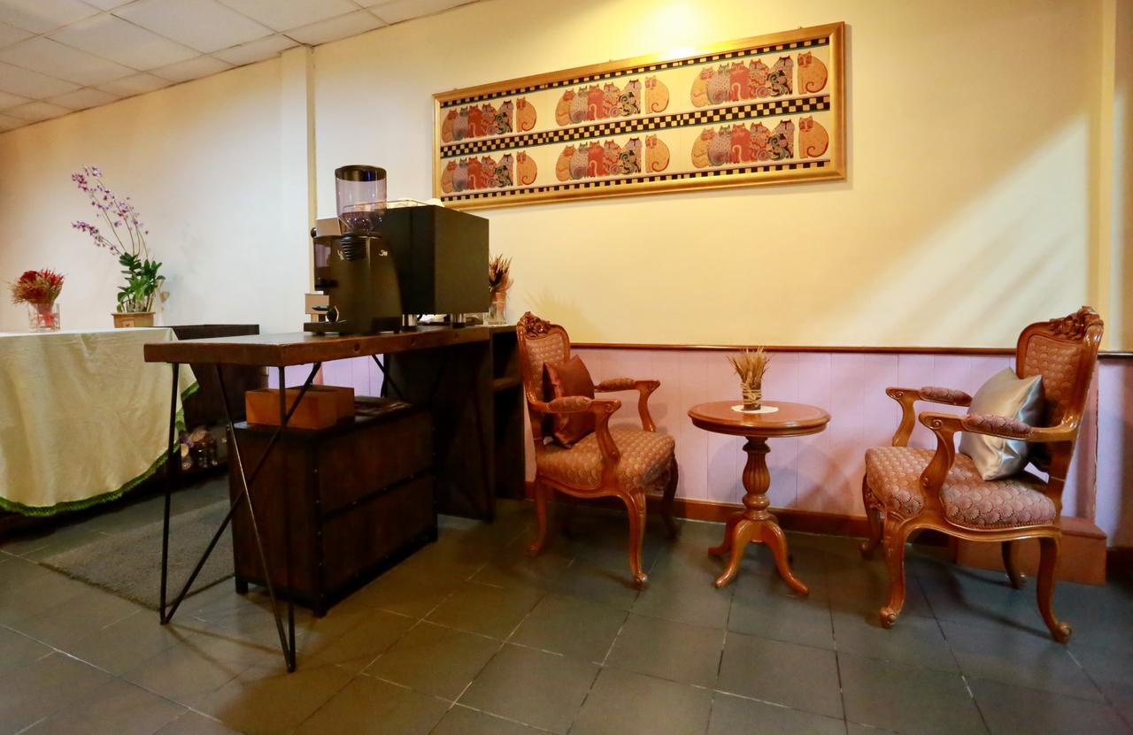 Travel Lodge Surawong (Adults Only) Bangkok Kültér fotó