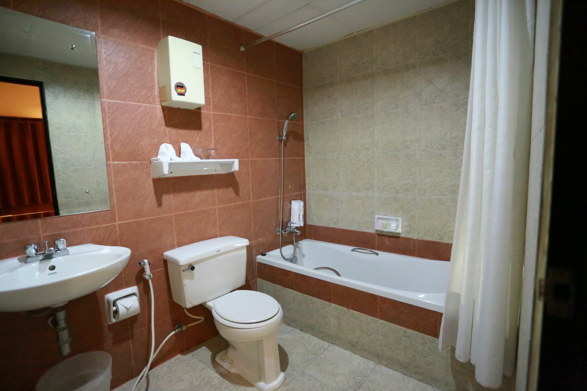 Travel Lodge Surawong (Adults Only) Bangkok Kültér fotó